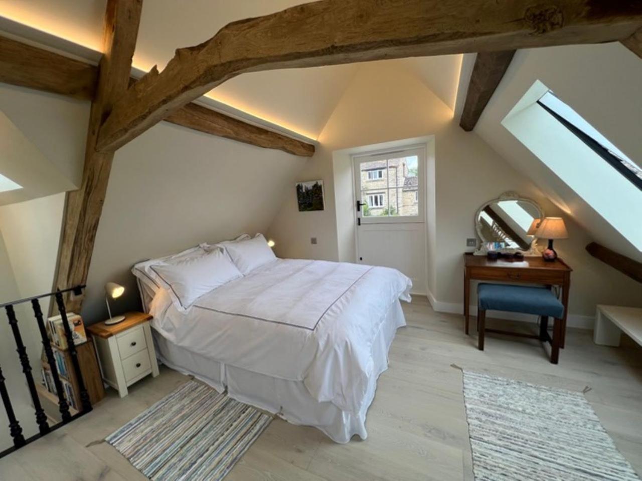 Idyllic Secluded Hideaway With Countryside Views On The Edge Of The Cotswolds Villa Hailey Екстериор снимка