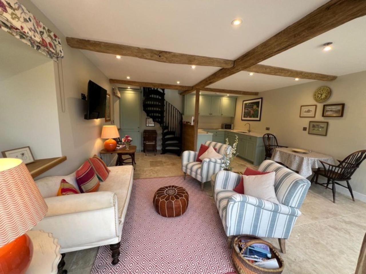Idyllic Secluded Hideaway With Countryside Views On The Edge Of The Cotswolds Villa Hailey Екстериор снимка