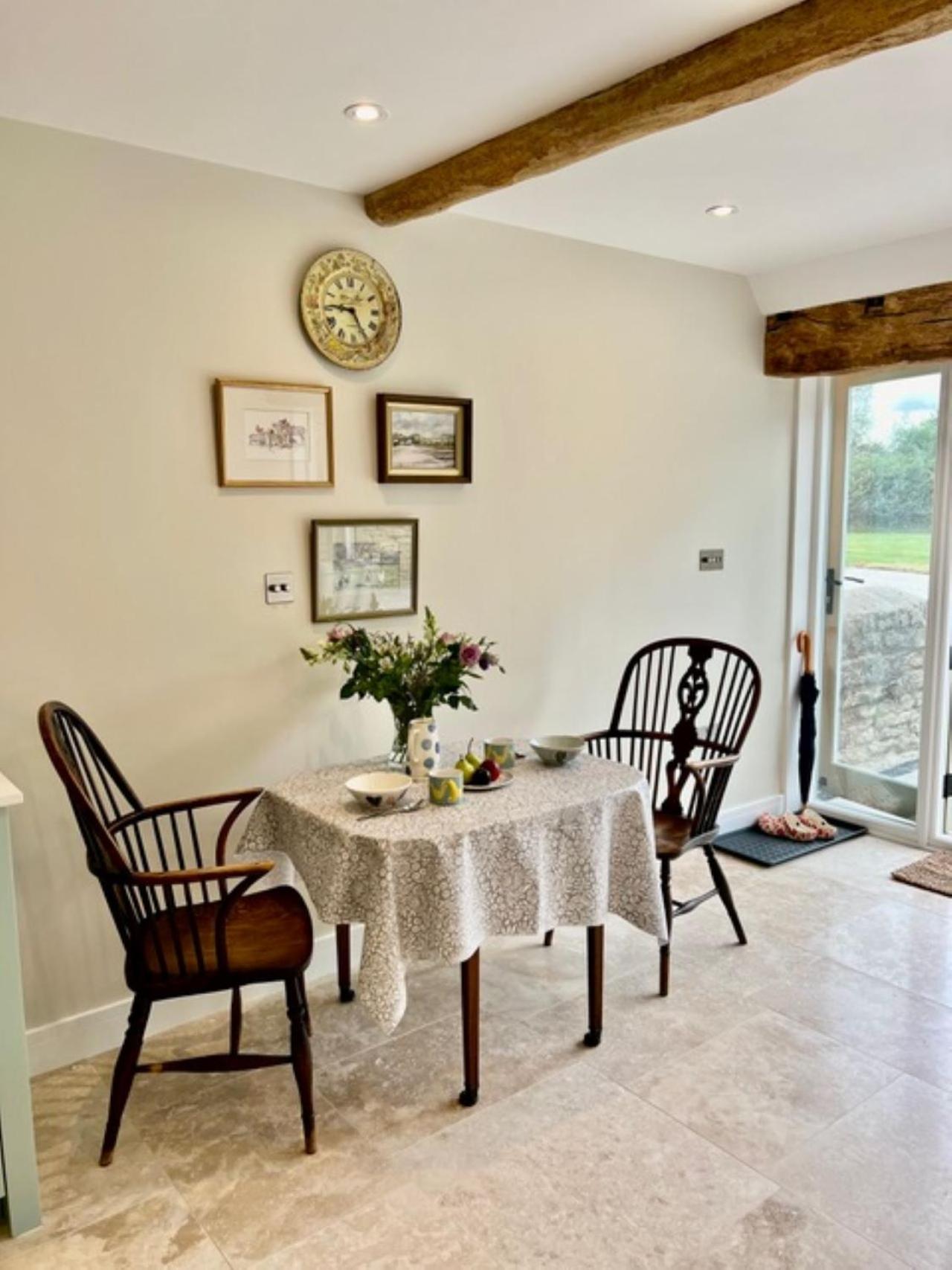 Idyllic Secluded Hideaway With Countryside Views On The Edge Of The Cotswolds Villa Hailey Екстериор снимка